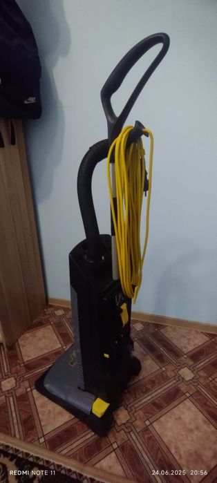 Продается щёточный пылесос KARCHER.