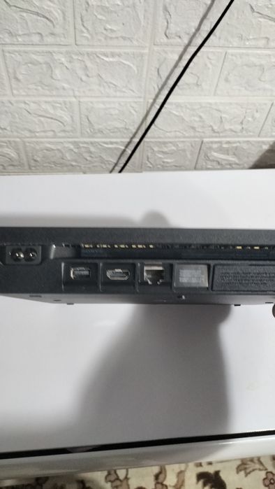 PS 4slim. 500gb с дисками и док станцией.