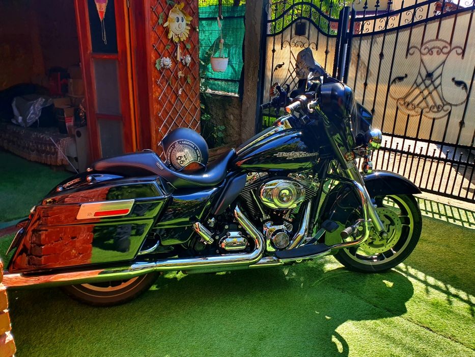 Harley-Davidson streed glide vând/schimb cu Breakout