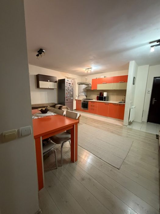 Inchiriez apartament str.Muzeul Apei Floresti