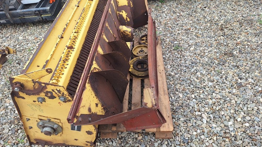 Tocator paie combina New Holland 8070