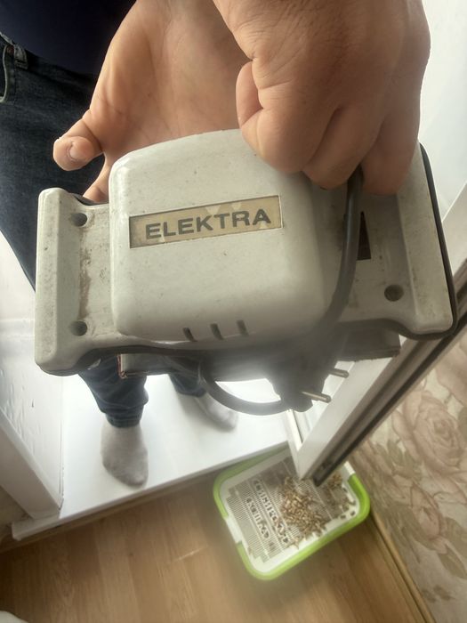 Продаю шлифовальную машинку.