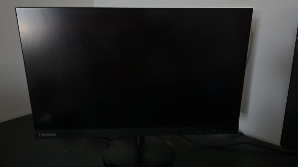 Vand aceste 2 monitoare
