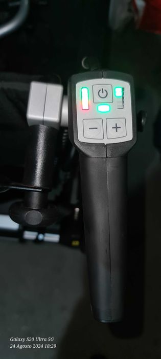 Carucior electric pt disabili cu propulsie electrica comandat de insot