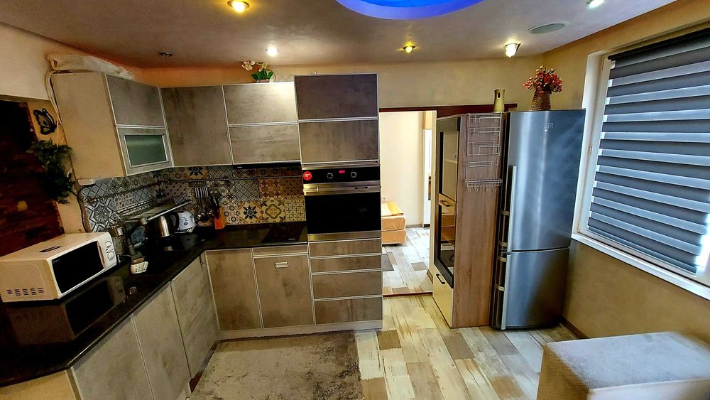 Дава се под наем Двустаен апартамент в Бургас, Славейков - 55 кв.м за 280.5 € - Снимка #1