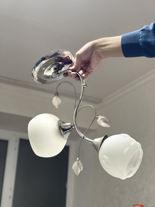 продам три люстры за 5000