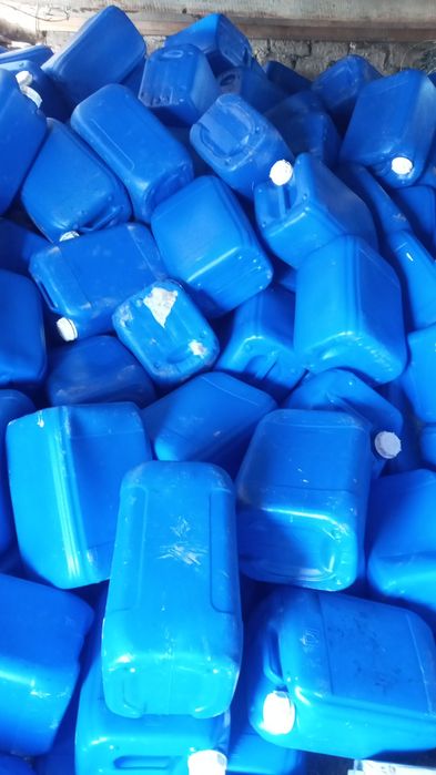 Канистри пластиковые.