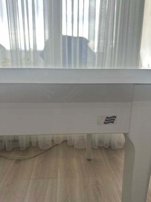 Чисто нова маса висок клас Istikbal  - бял гланц с елементи