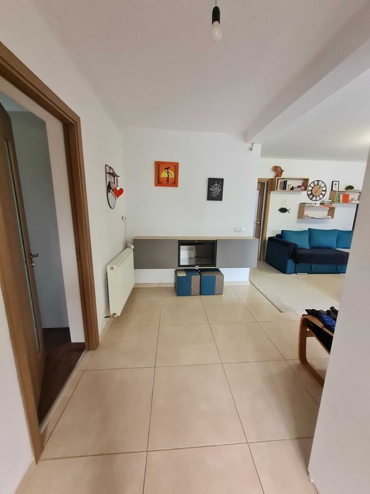 Inchiriez parter casa intrare separata