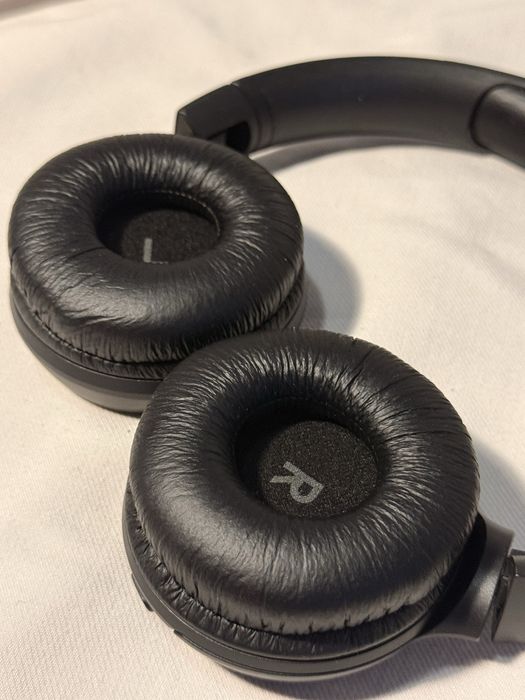 Casti JBL ca noi