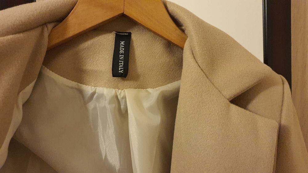 Дамско бежово палто, чисто ново