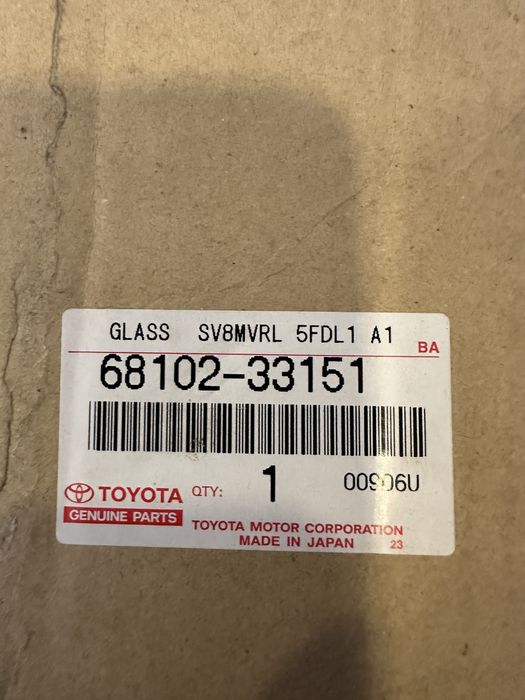 Стекло передней левой двери Lexus