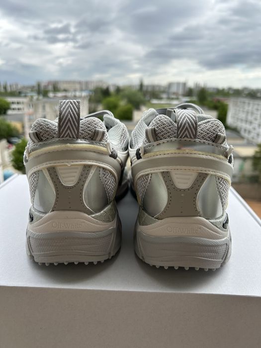 vand Off-White brb