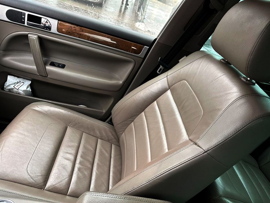 Vând Volkswagen Touareg diesel V6 TDI 3.0 Automat 4x4 permanent perne aer an 2008 înmatriculat
