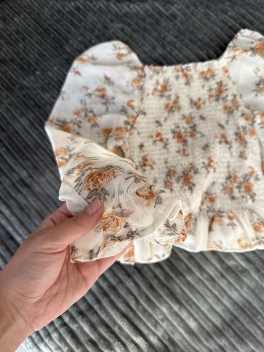 Цена 2000тг. Новая.