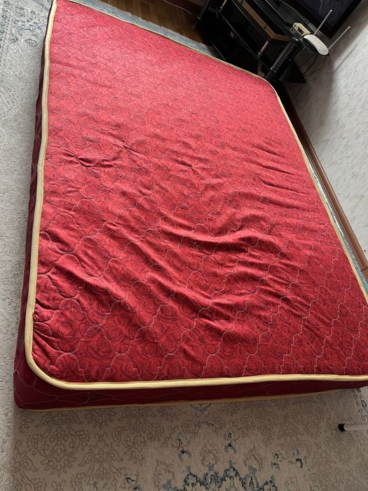 Продам матрас пружинный