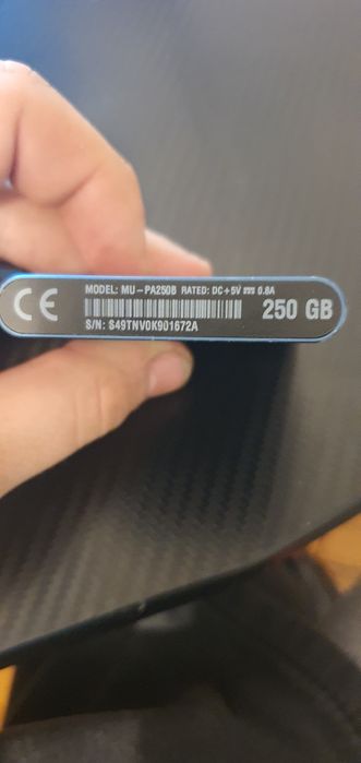 Vând ssd samusng t5 250gb