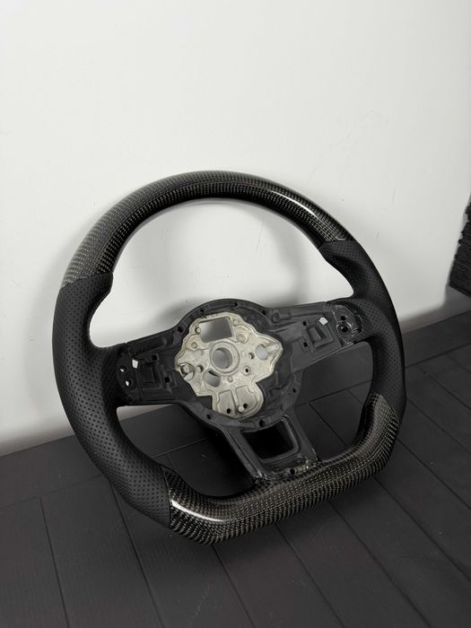 Volan din carbon pentru VW Golf 7 GTI R R line