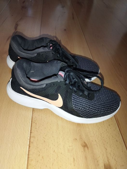 Маратонки Nike р.38, 24 см