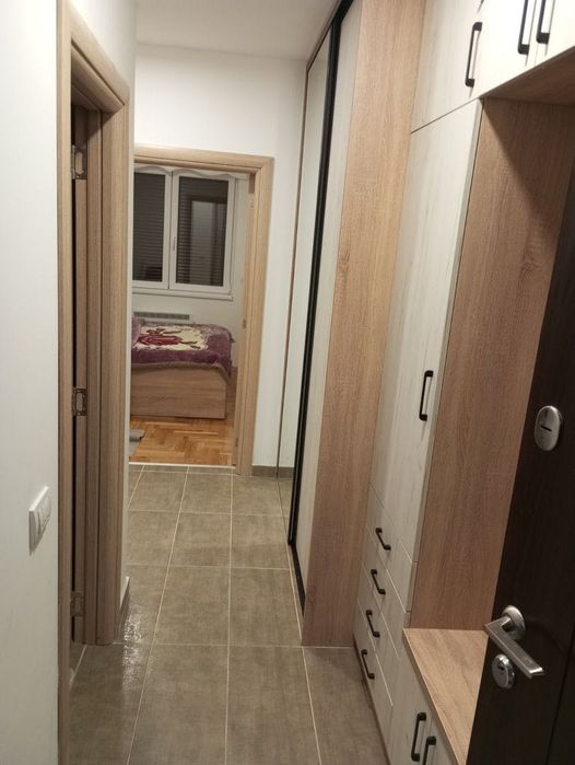 Двустаен апартамент в Люлин - център