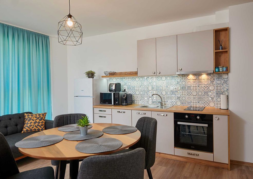 Елегантен многостаен апартамент в топ център на Поморие