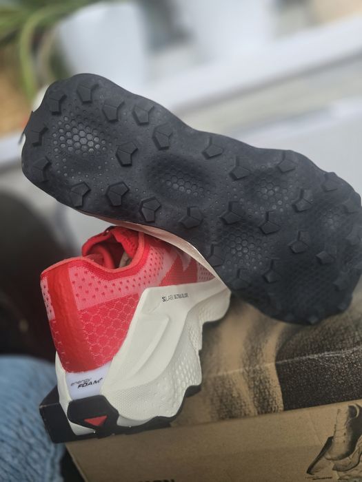 Продам кроссовки SALAMON