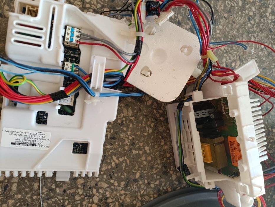 Пералня AEG на части