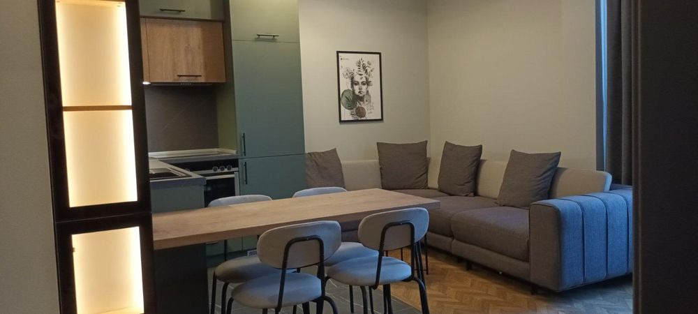 Дава се под наем Двустаен апартамент в Пловдив, Център - 65 кв.м за 750 € - Снимка #1