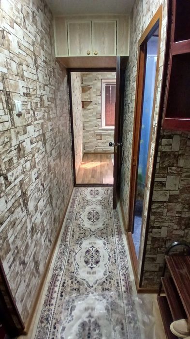 Киргилида жойлашган 1-хонали квартира сотилади