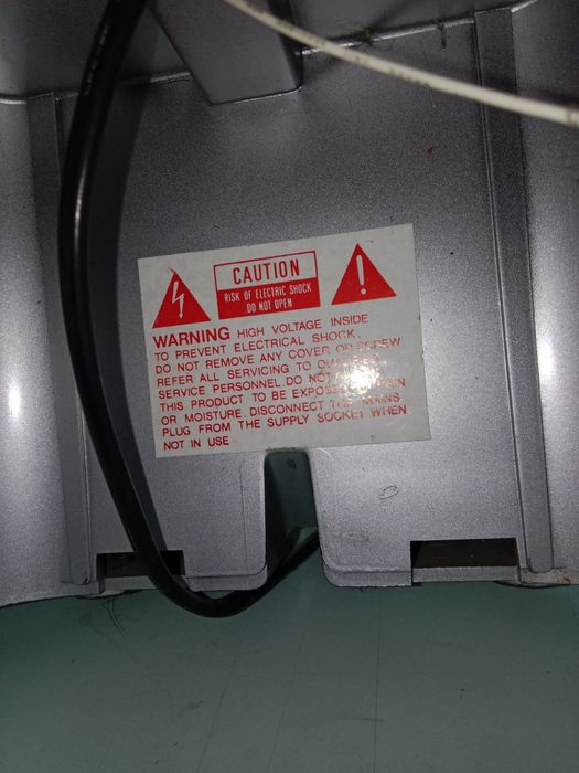 Antikvar muzikaniy sentr disk radio kaseta oʻqidi