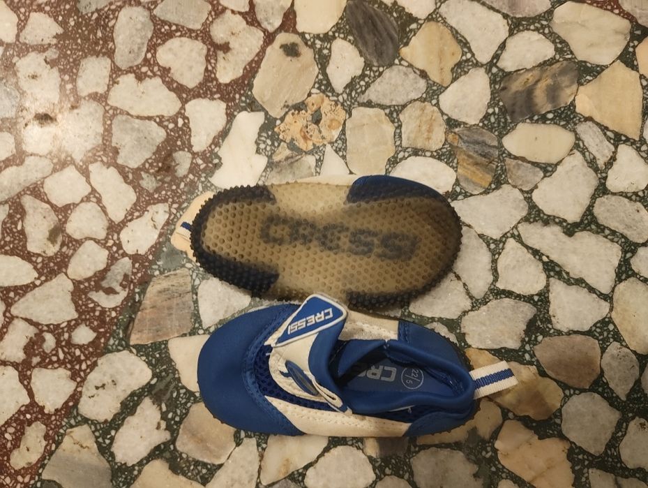 Подарявам НОСЕНИ обувки