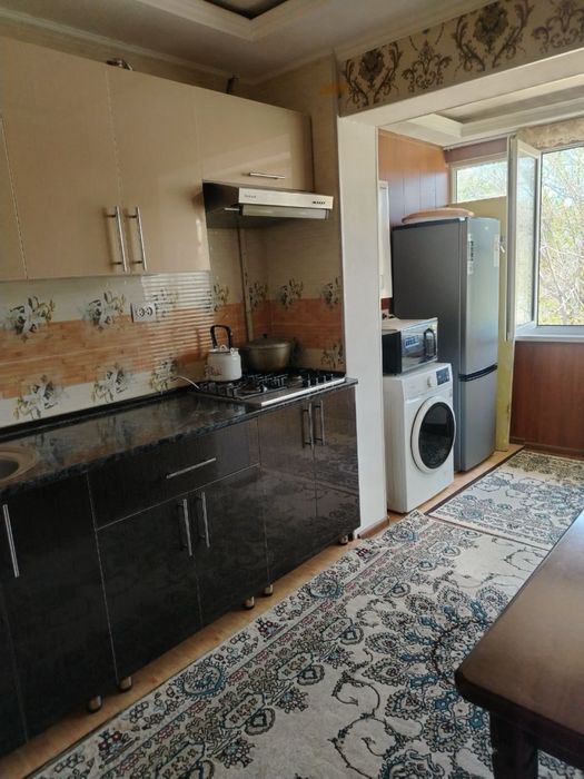 2х комнатная с мебелью и техникой в 3 микрорайоне (адоль дороги)