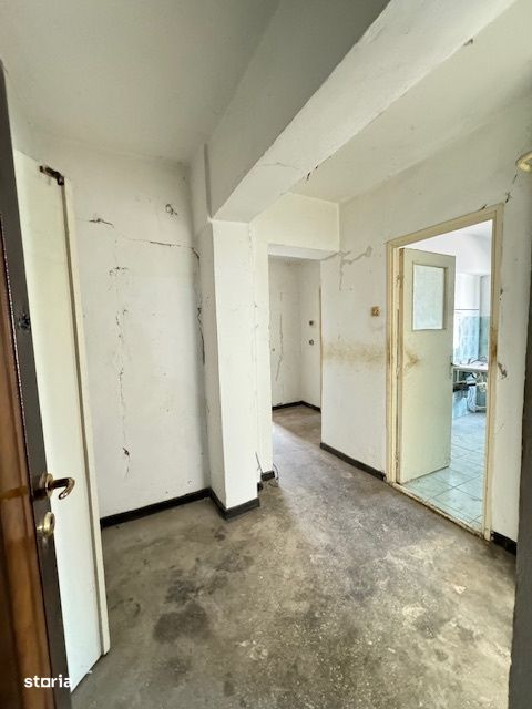 Apartament 2 camere de vanzare, ultracentral, B-dul Republicii, Barlad