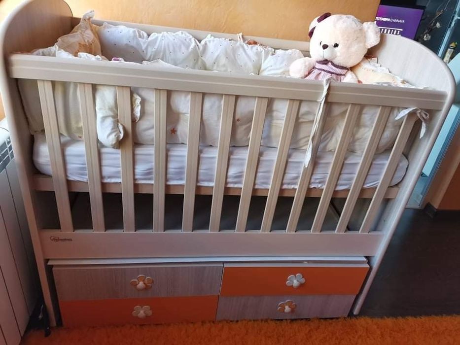 Детска кошара люлееща