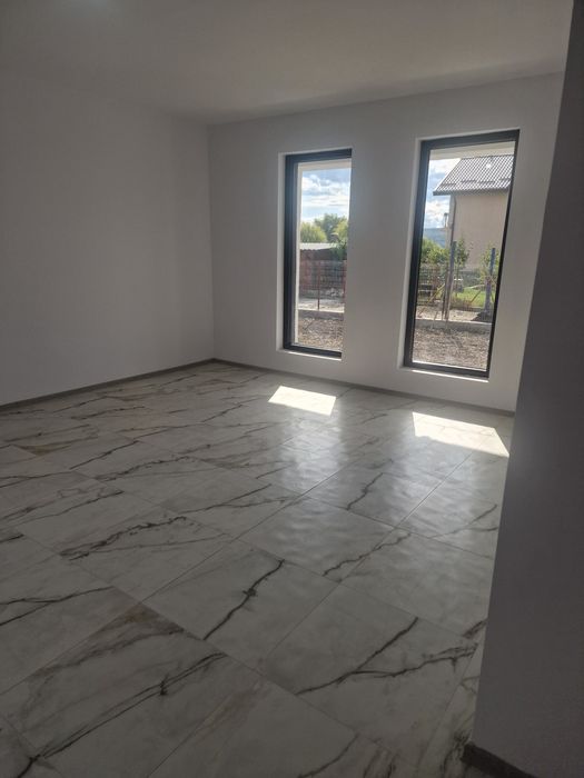 Casa noua de vanzare