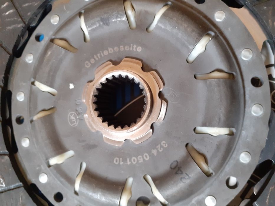 Феродов диск за Алфа Ромео  2,4 jtd 175к.с. - нов.  .  .