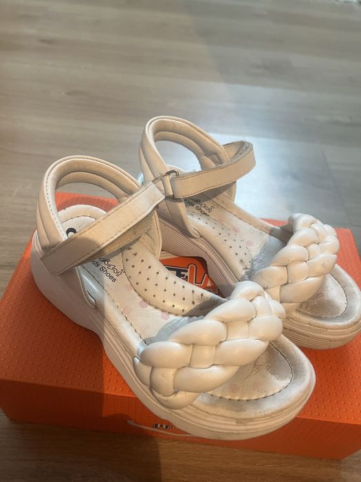 Продам детские сандалики