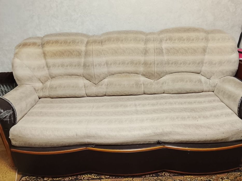 Диван б/у,  раскладывается .