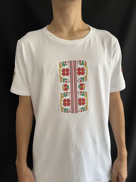 Тениски с шевица в бяло и черно