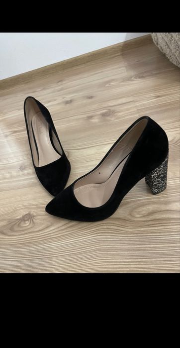 Pantofi stiletto