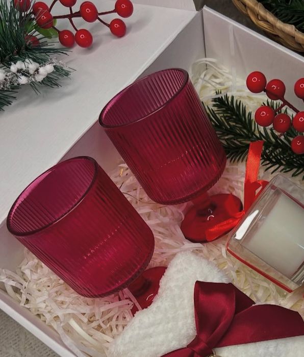 Продам бокалы для вина красные