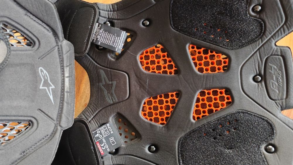 Vând vesta protecție corp KTM