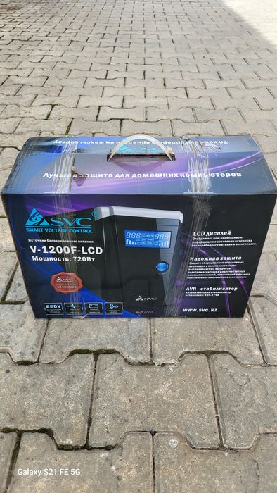 Источник бесперебойного питания ИБП SVC V-1200F-LCD