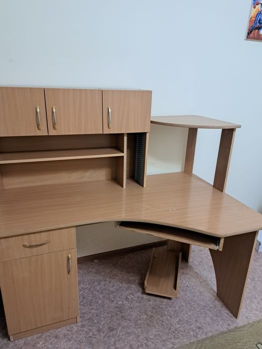 Продам шкаф стол и кровать вместе