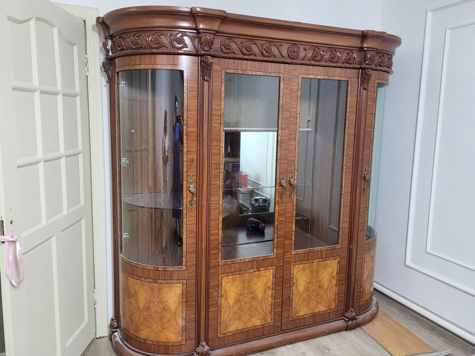 Продам сервант, состояние хорошее, самовывоз