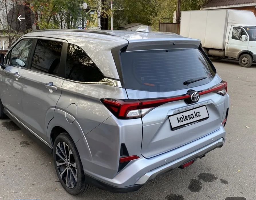 Автомашина Toyota veloz.