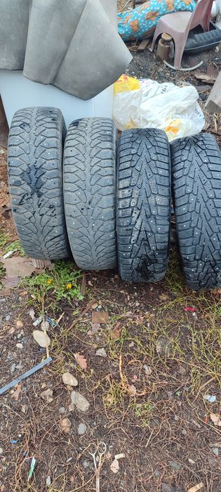 Продам зимние шины с шипами