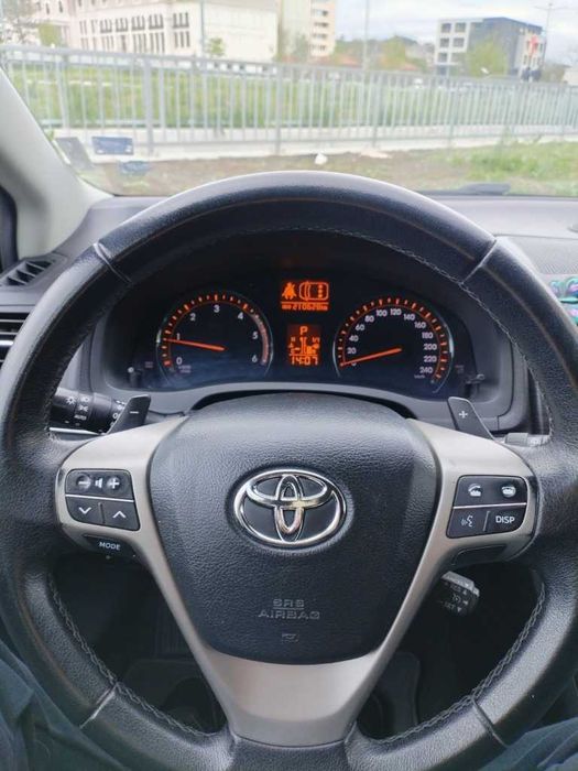 Продавам Тойота Авенсис Т27