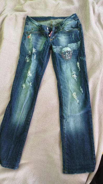 Dsquared оригинални дънки 27 н