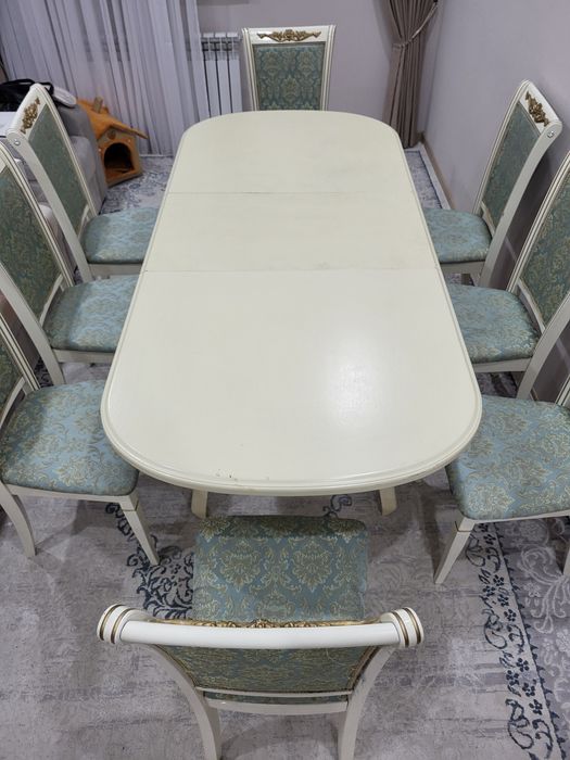 Стол со стульями